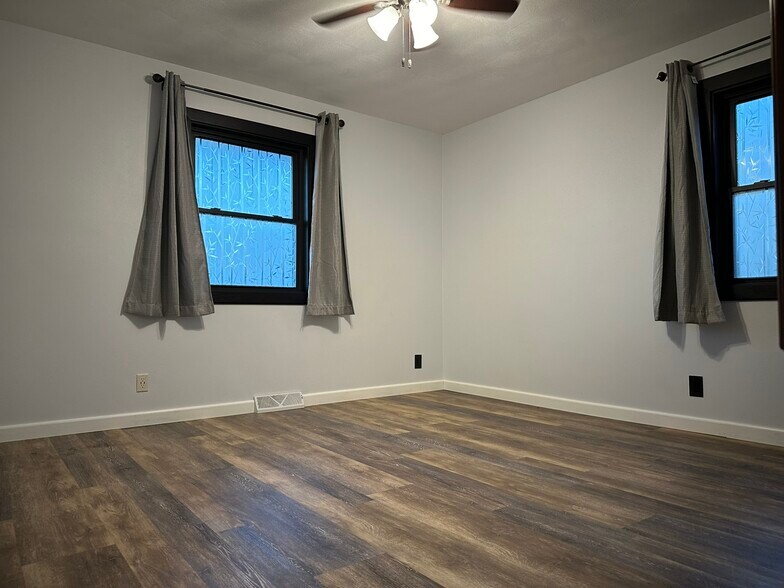 Building Photo - 1621 Southridge Dr