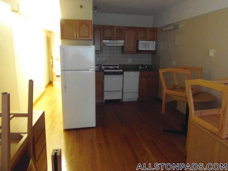 Building Photo - 1110 Commonwealth Ave