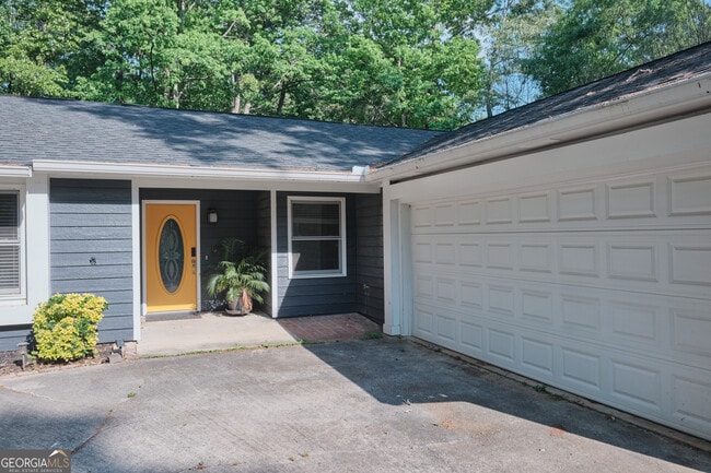 Building Photo - 135 Summer Brooke