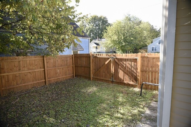 Building Photo - Updated 3BR house in Taylor Berry Neighbor...