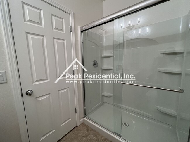 Building Photo - Newer 4bd/3ba Elk Grove Home with 2 Car Garage