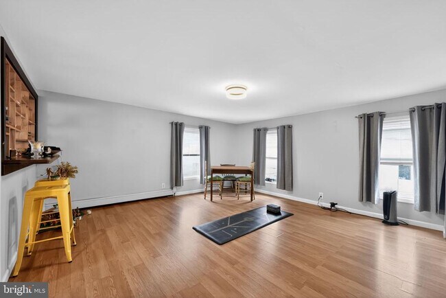 Building Photo - 2100 E Dauphin St