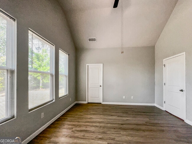 Building Photo - 166 Daisy Cir