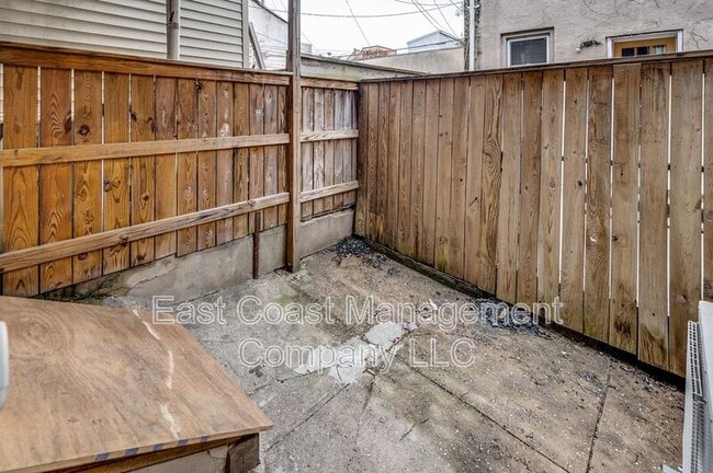Building Photo - 1214 Battery Ave
