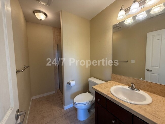 Building Photo - Cozy and Spacious Townhome w/ Deck & Balco...