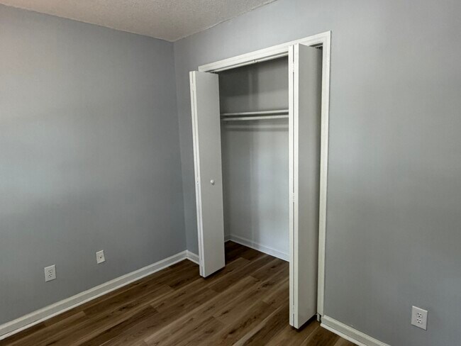 Building Photo - 839 Barringer Dr