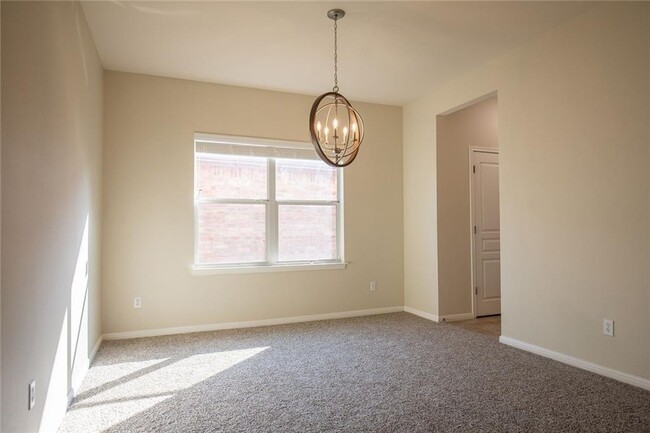 Building Photo - 14825 Fernhill Dr