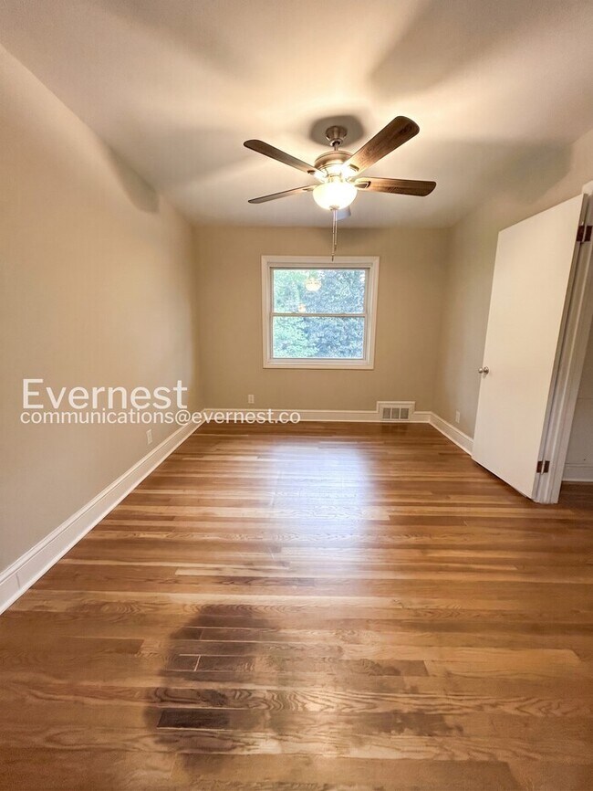 Building Photo - 112 Tabor St