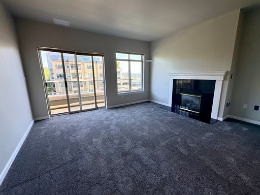 Building Photo - Top-Floor 2BR with Lake Union Views + Garage Parking + W/S/G/internet are included!