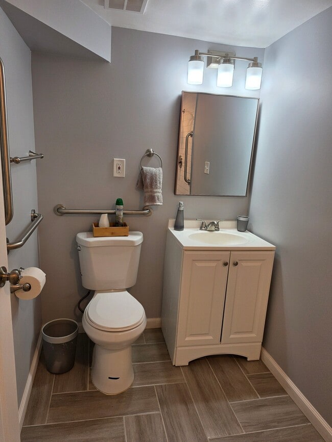 Building Photo - 2804 Bellbrook St
