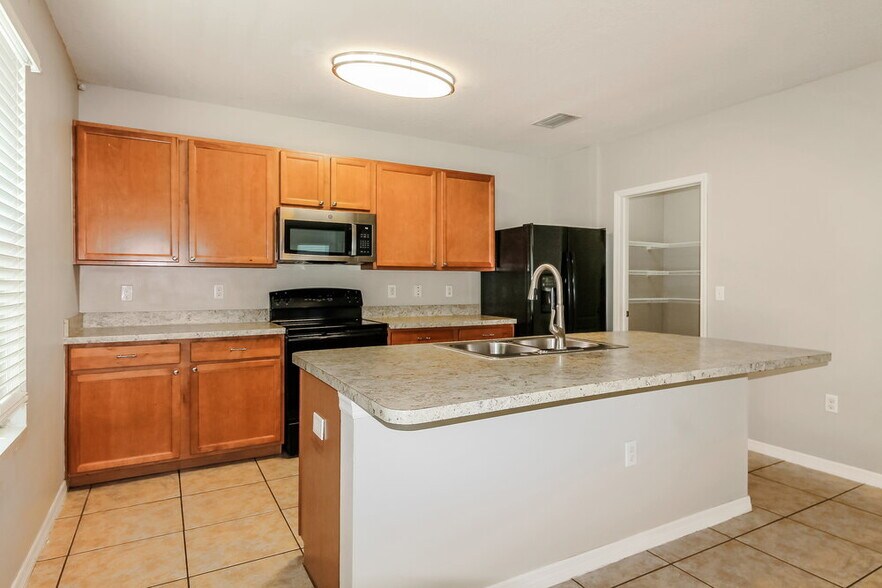 Building Photo - 14471 Finsbury Dr