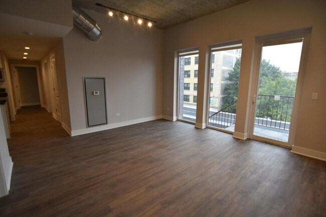 Building Photo - 3906 N Broadway