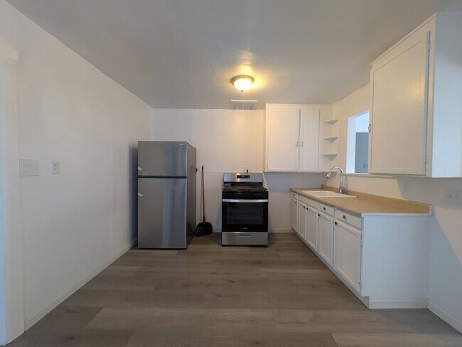 Building Photo - 1412 Leafdale Ave