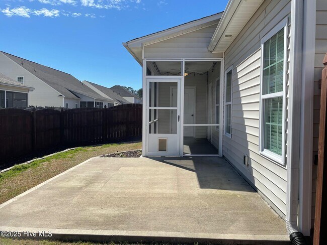 Building Photo - 1673 Cambria Dr