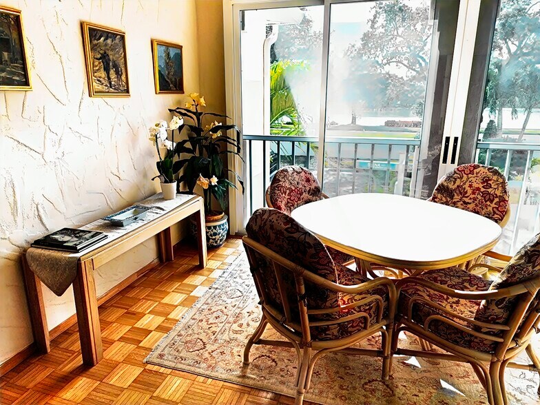 Ideal to have breakfast/lunch or enjy the stunning sunset views - 106 Siena Way