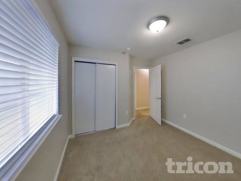 Building Photo - 6614 Cougar Village