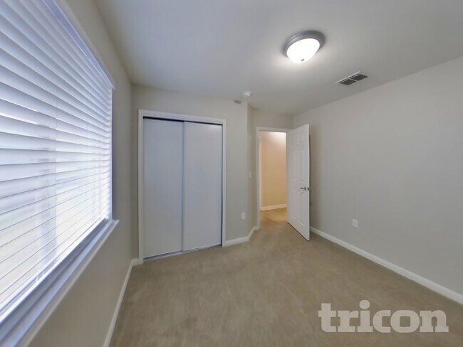 Building Photo - 6614 Cougar Village