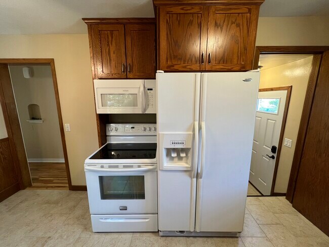 Building Photo - 114 10 1/4 St SE