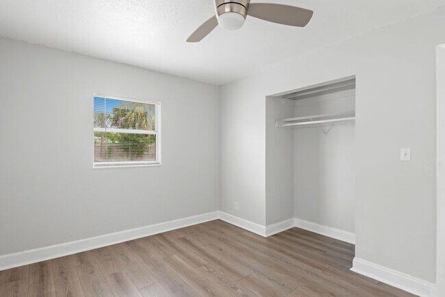 Building Photo - Home For Rent in St Petersburg!