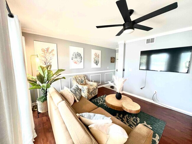 Building Photo - 4000 Gulf Terrace Dr