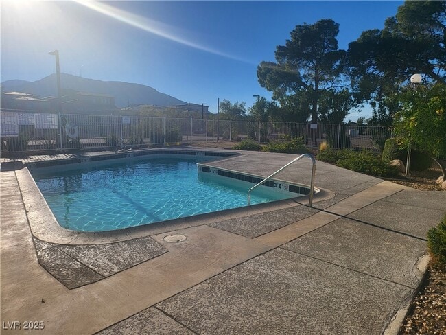 Building Photo - 261 E Van Wagenen St