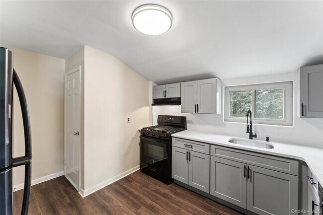 Building Photo - 66 Denton Ave