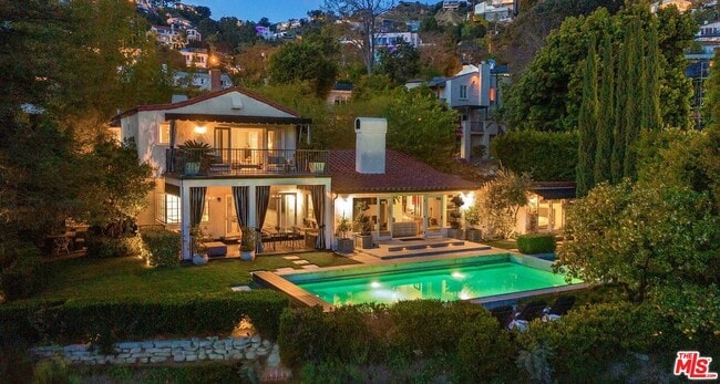 Building Photo - 1514 Sunset Plaza Dr