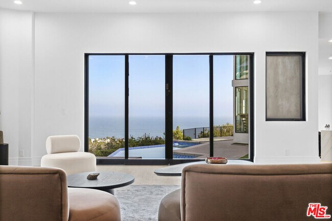 Building Photo - 6380 Meadows Ct