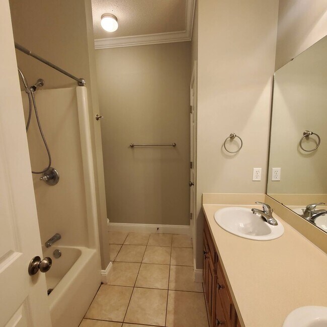Building Photo - 4014 Liska Cir
