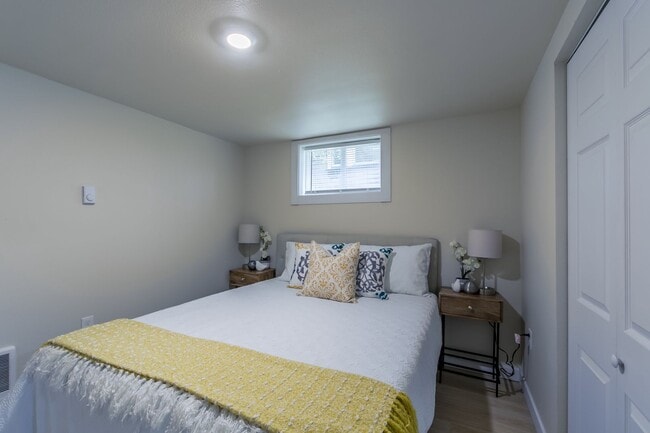 Building Photo - Adorable home with 3 Units in Tacoma