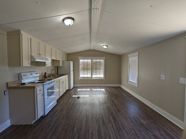 Building Photo - 415 Green Oak Rd