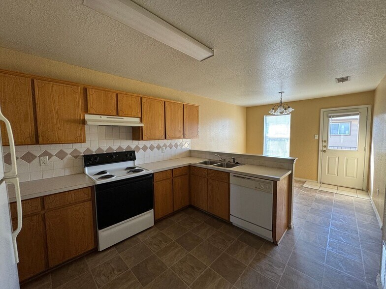 Building Photo - 3203 Toledo Dr