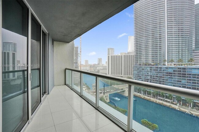 Building Photo - 475 Brickell Ave