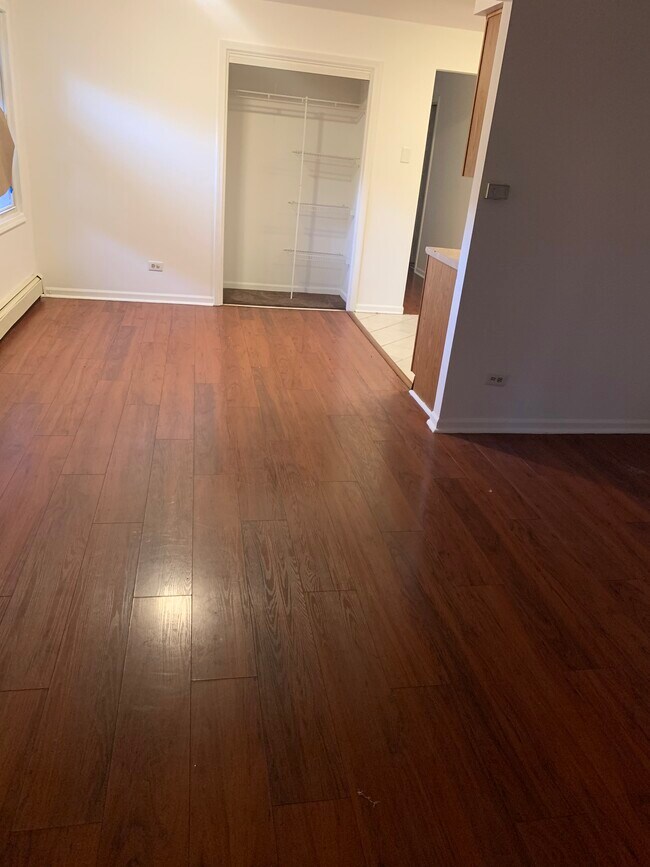 Building Photo - 1016 E 150th Pl