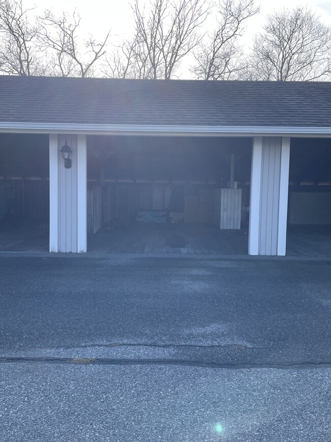 Single car garage come with this unit. - 5 Highview Dr