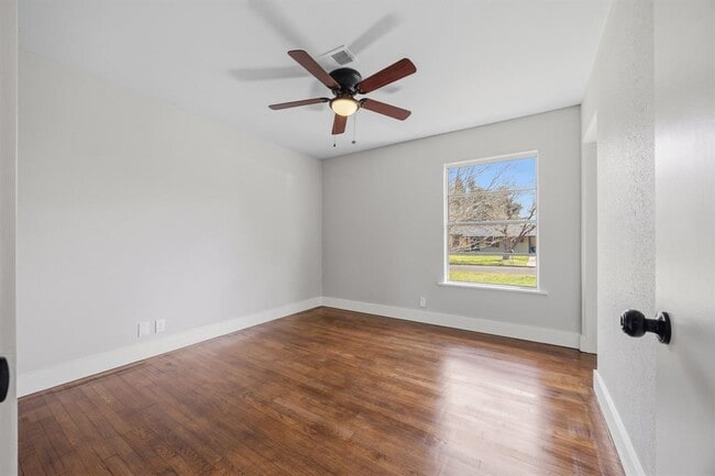 Building Photo - 1402 Kent St