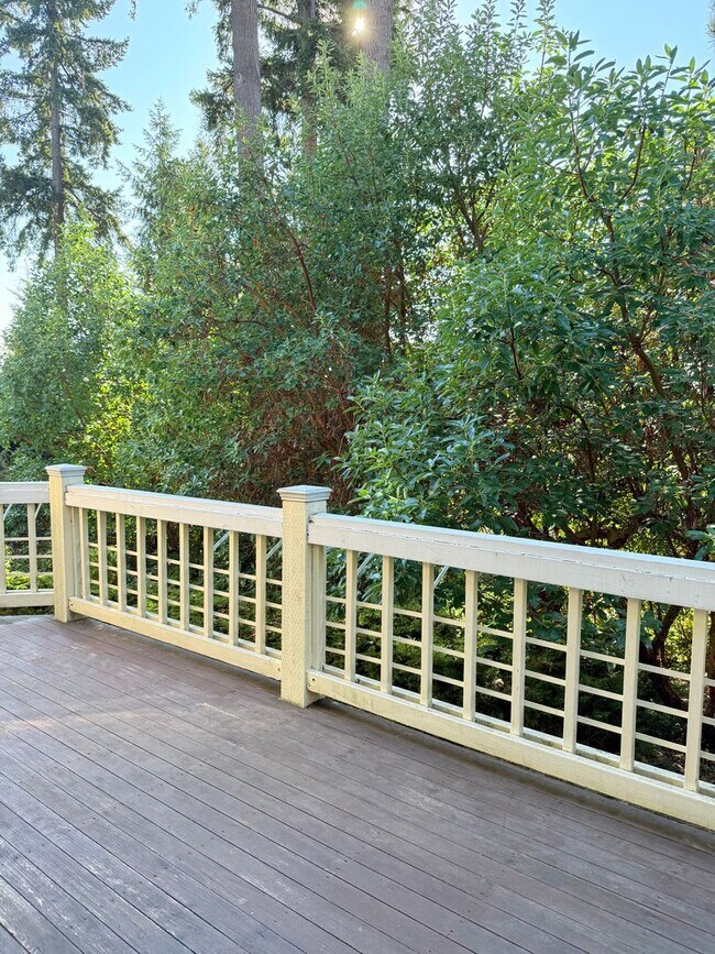 Building Photo - Elegant Bellevue Home for rent