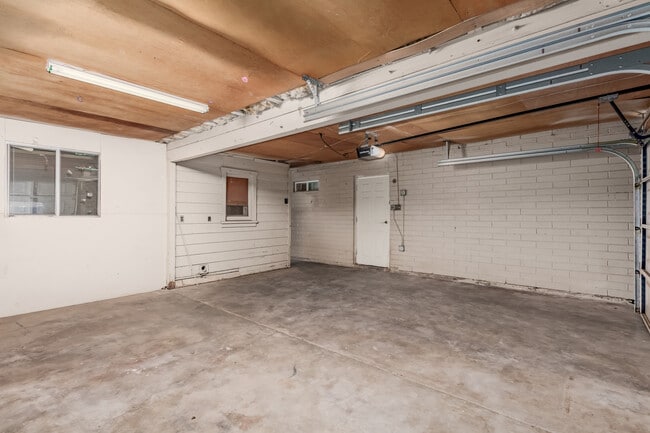 Building Photo - 2823 W Keim Dr