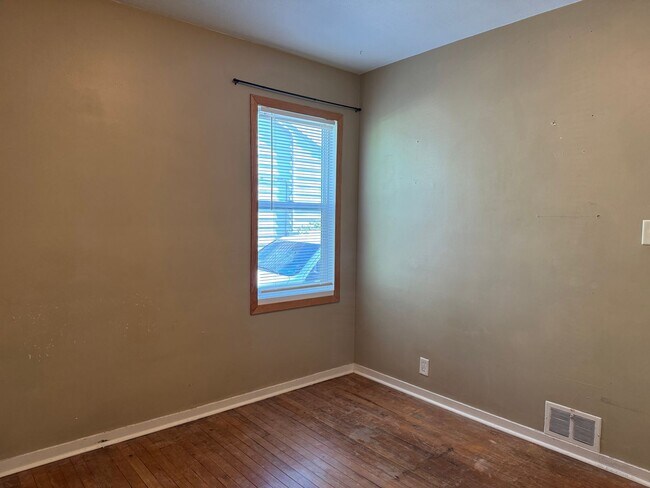 Building Photo - 4 Bedroom 2 Bath - North Fargo