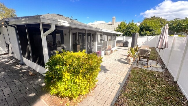 Building Photo - The Heart of Maitland: 3BD/2BA Home That F...