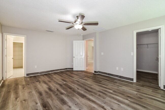 Building Photo - 2861 Mosshire Cir