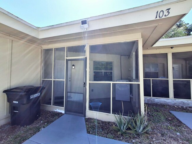 Building Photo - 101 S Evergreen Ave
