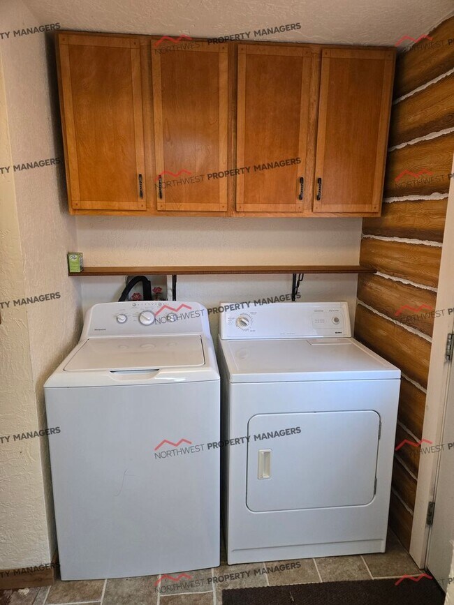 Building Photo - STATUS: *RENTED*| R66C | $1395 + $200 flat rate utility surcharge W/S/E