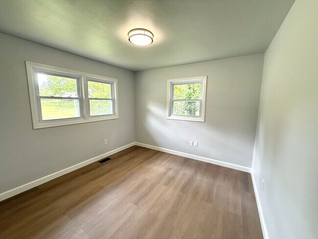 Building Photo - Beautifully renovated 3-bedroom, 1-bathroo...