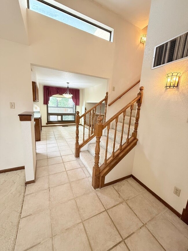 Building Photo - Charming Multi-Level Home in the Heart of ...