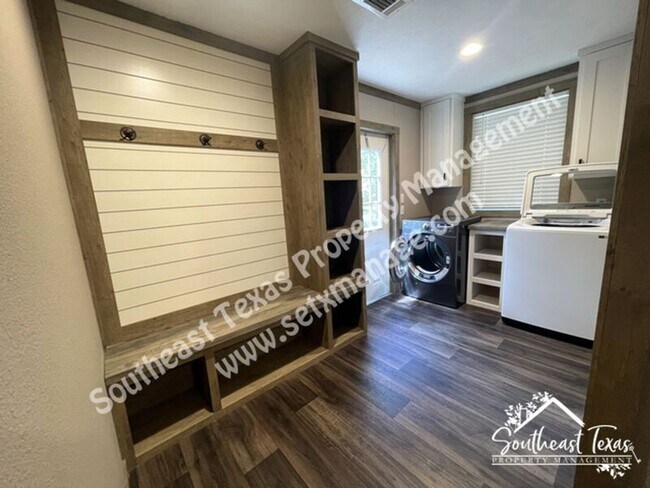 Building Photo - 4740 Ariola Ln