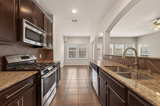 Building Photo - 8908 Clovermist Dr