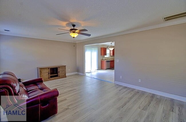 Building Photo - 305 Largo Ct