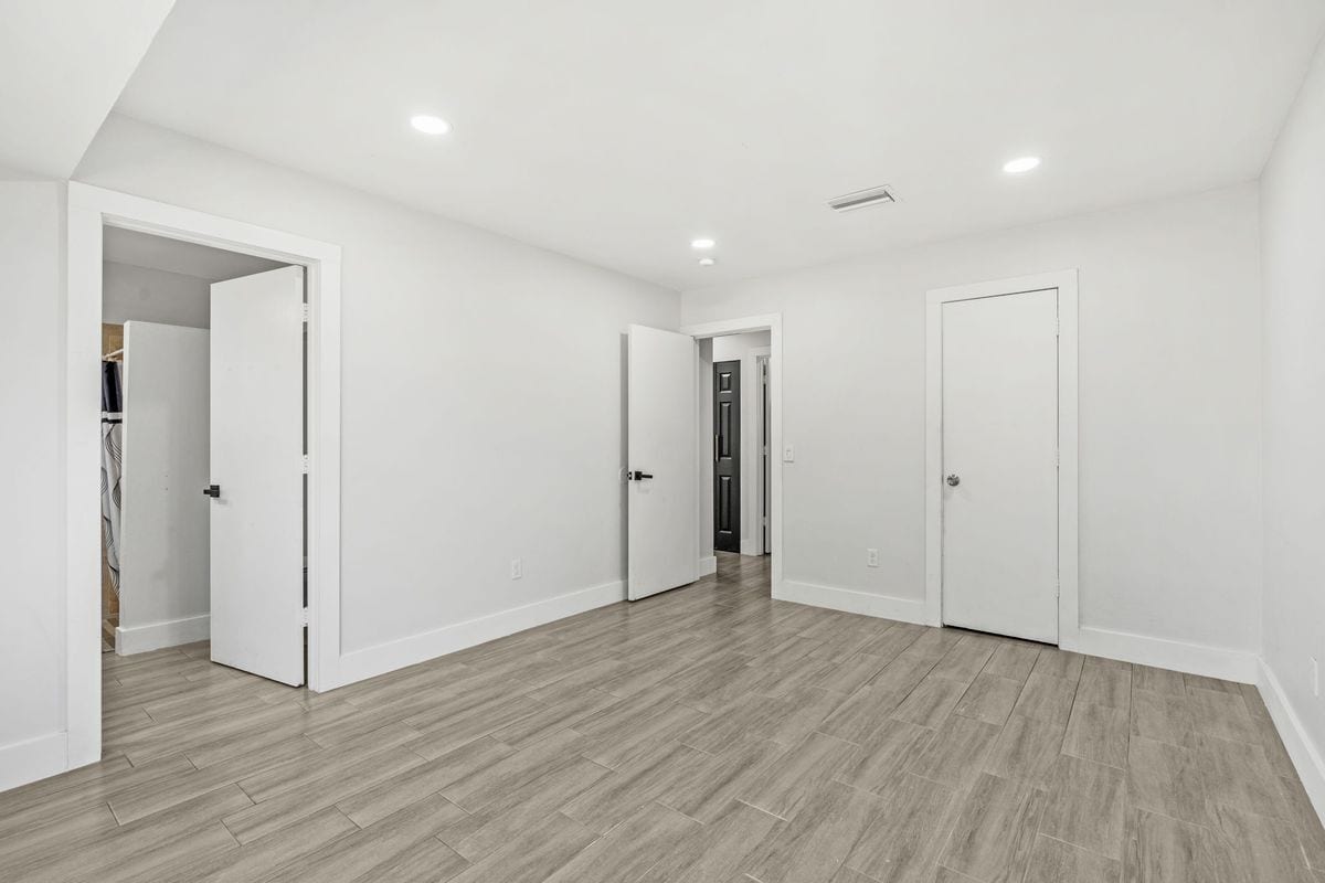 Building Photo - 1310 Mariposa Dr NE