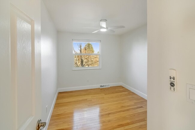 Building Photo - 5004 E Hinsdale Pl